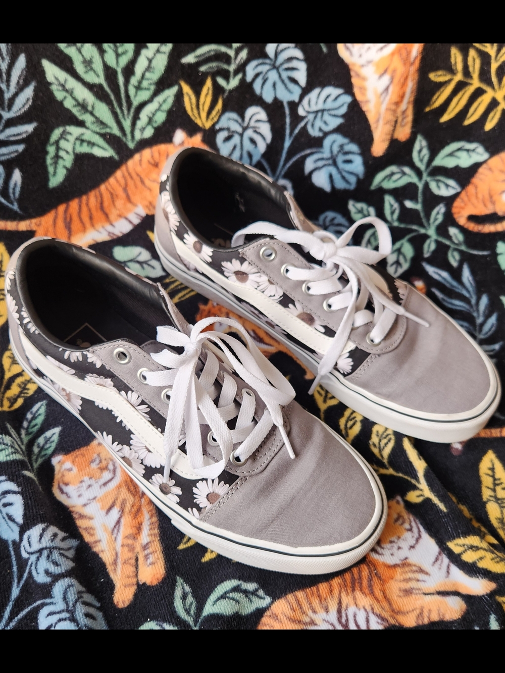 Vans Grey With Black White Gold Daisy Graphic Womens Size 9, Mens 7.5